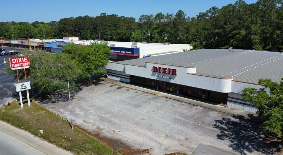 More Photos Of 303 Robertson Blvd, Walterboro General Retail For Sale