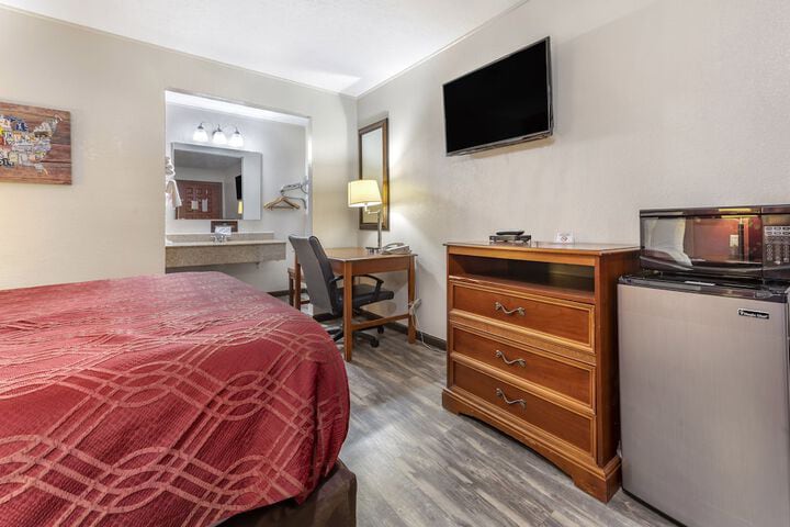 More Photos Of 2137 E Lincoln Way, Wooster Hotel For Sale
