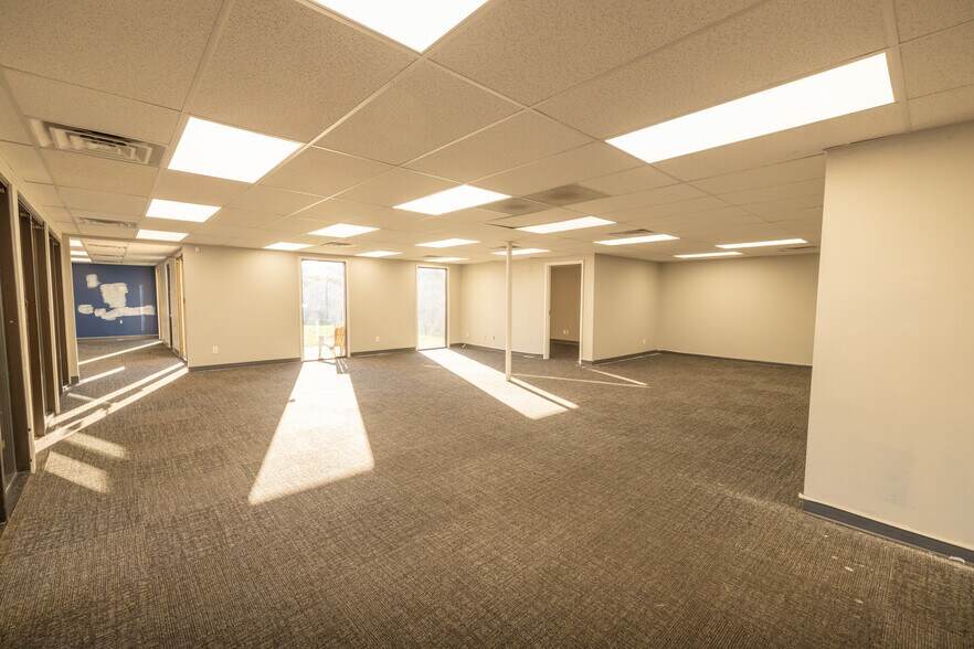 More Photos Of 4216 S Hocker Dr, Independence Office For Sale