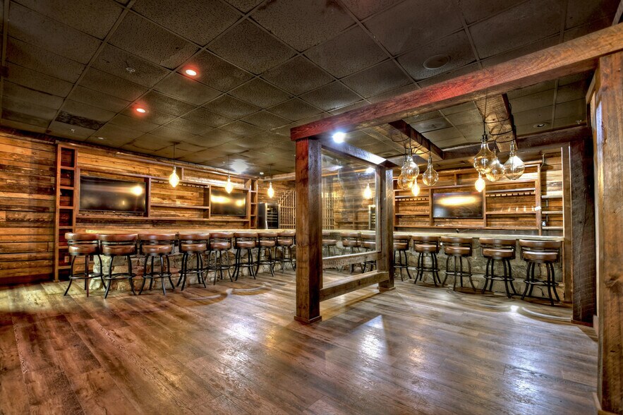 More Photos Of 588 E Main St, Blue Ridge Restaurant For Lease