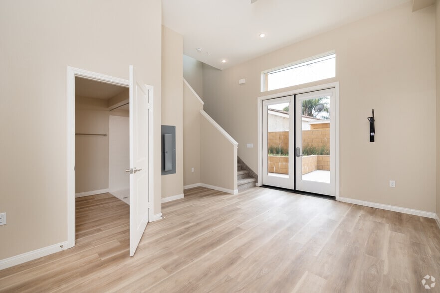 More Photos Of 2910 Allesandro St, Los Angeles Apartments For Lease