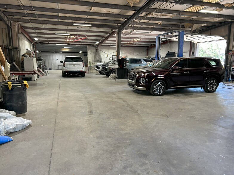 More Photos Of 890 Sleepy Hollow Rd, Powder Springs Warehouse For Lease