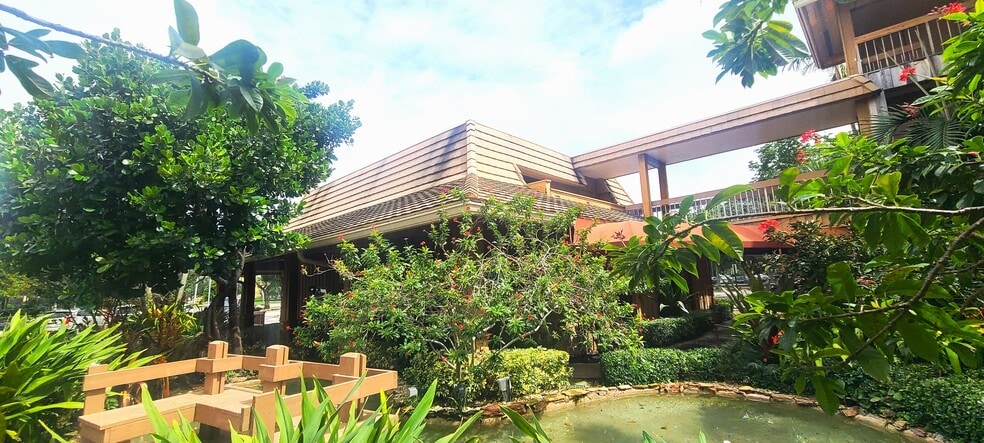 More Photos Of 7800 W Oakland Park Blvd, Sunrise Medical For Lease