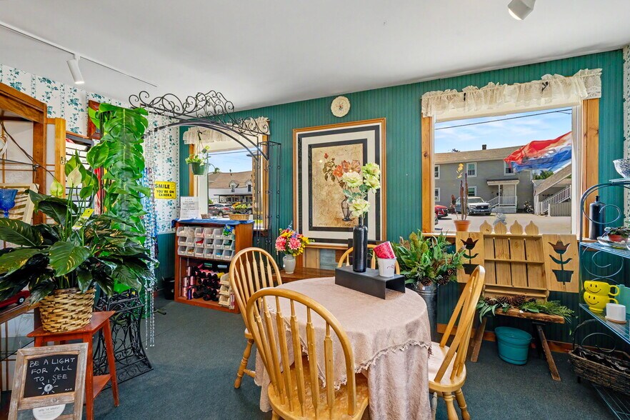 More Photos Of 11 Turnpike Rd, Jaffrey Freestanding For Sale