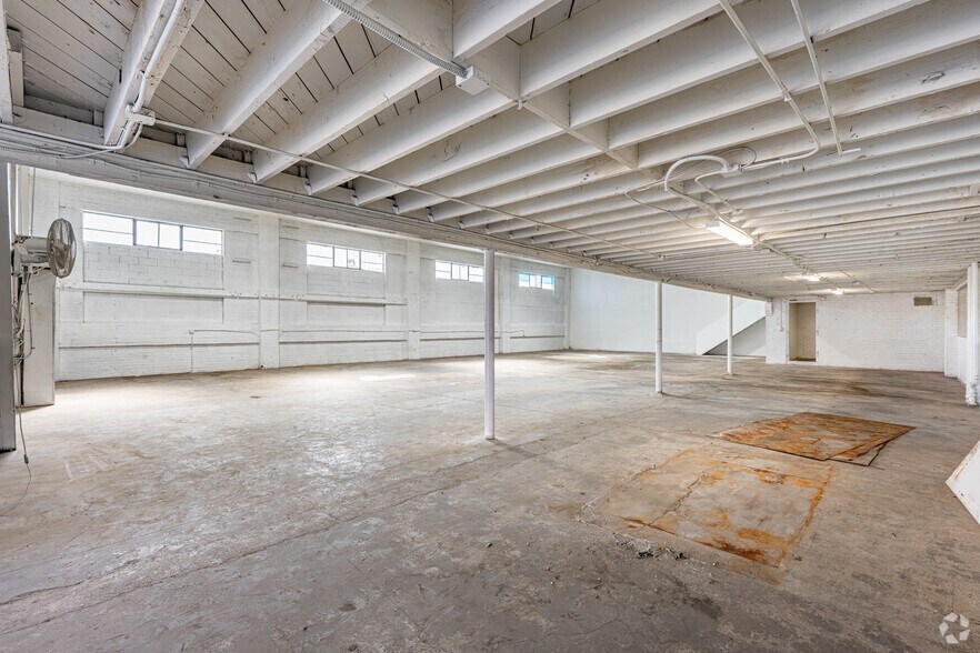 More Photos Of 3201-3215 S Broadway, Los Angeles Warehouse For Sale
