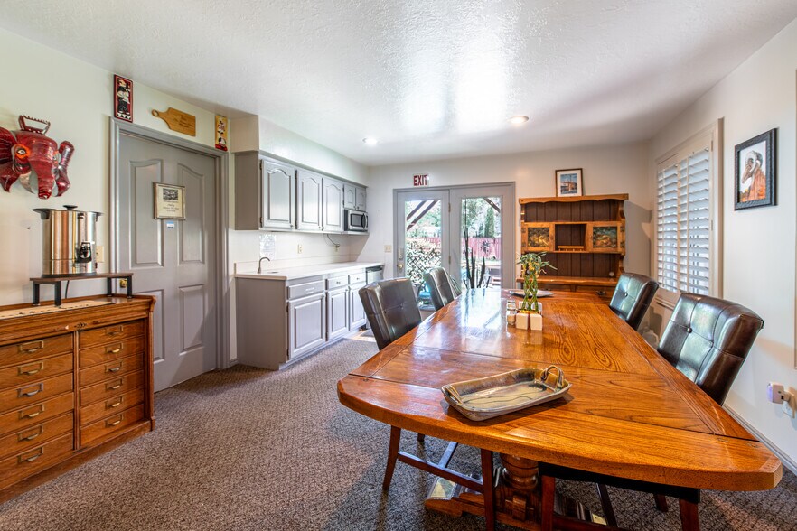 More Photos Of 29 Canyon View Dr, Springdale Hospitality For Sale