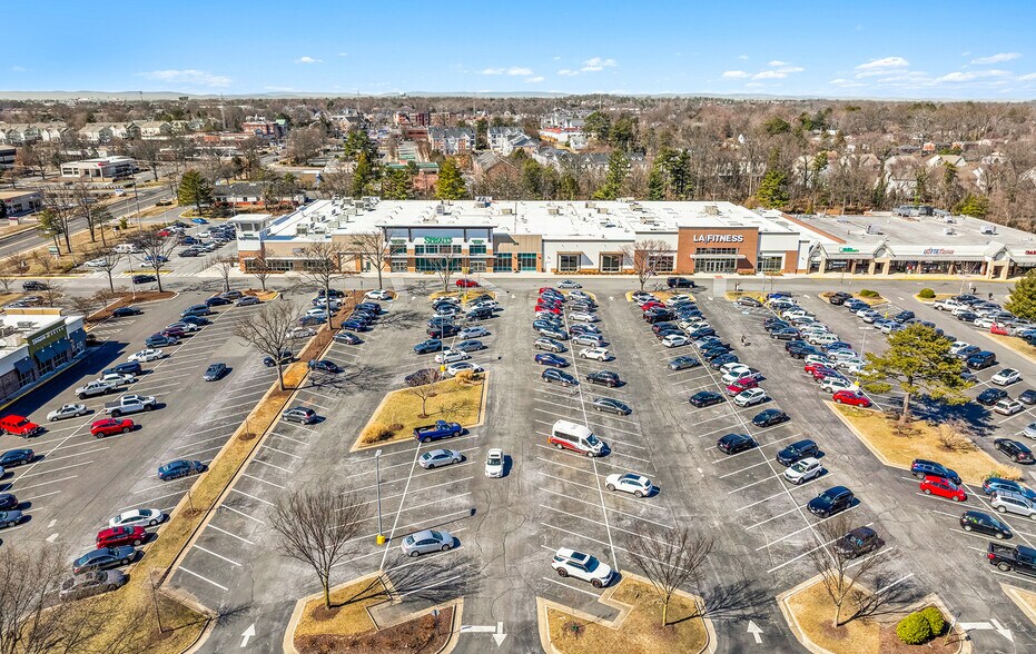 More Photos Of 494 Elden St, Herndon General Retail For Lease