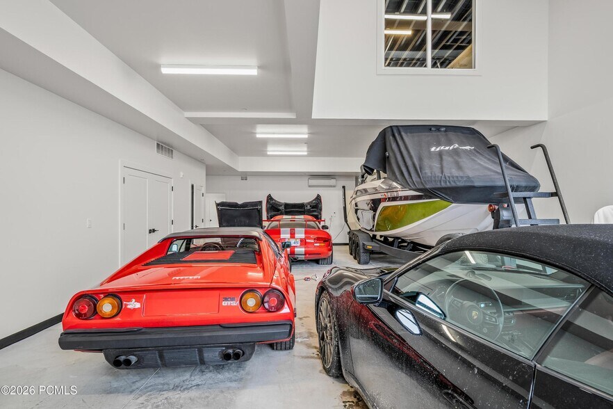 More Photos Of 4554 Forestdale Dr, Park City Showroom For Sale