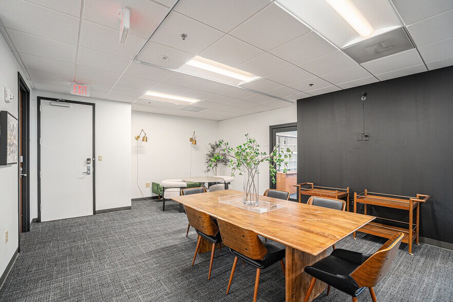 More Photos Of 3384 Peachtree Rd NE, Atlanta Loft Creative Space For Lease