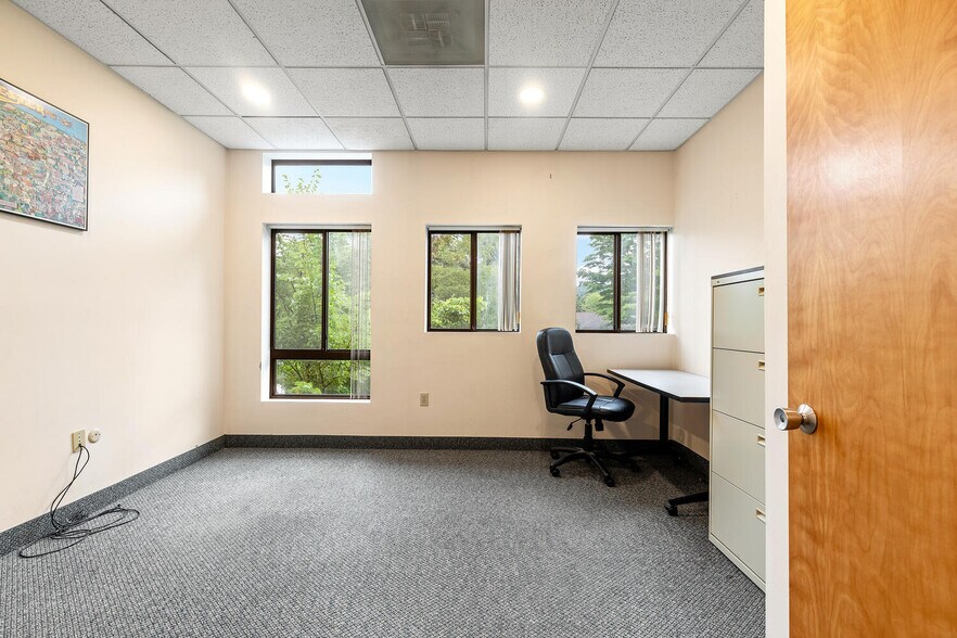 More Photos Of 63 Shore Rd, Winchester Medical For Lease