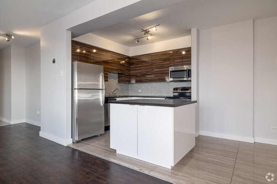 More Photos Of 1400 Av Des Pins O, Montréal Apartments For Sale