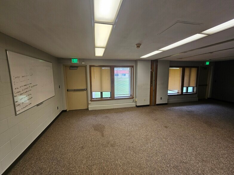 More Photos Of 522 11th SE Ave, Cambridge Office For Lease
