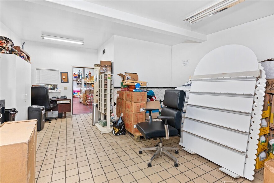 More Photos Of 10448 CA-99, Live Oak Supermarket For Sale