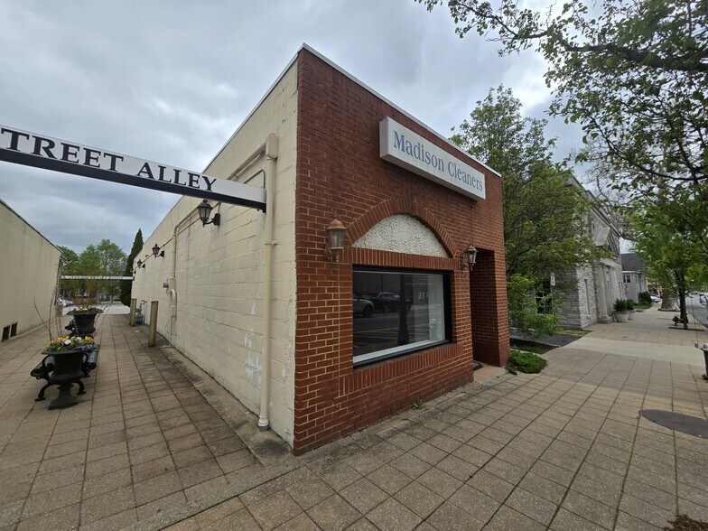 More Photos Of 88 Main St, Madison Freestanding For Sale