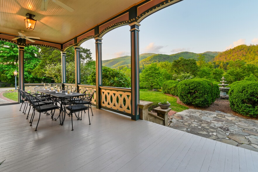 More Photos Of 204 Lawson St, Hot Springs Hotel For Sale