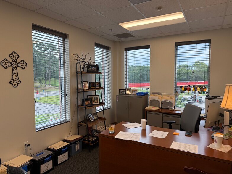 More Photos Of 1 W Lakeshore Dr, Birmingham Medical For Lease