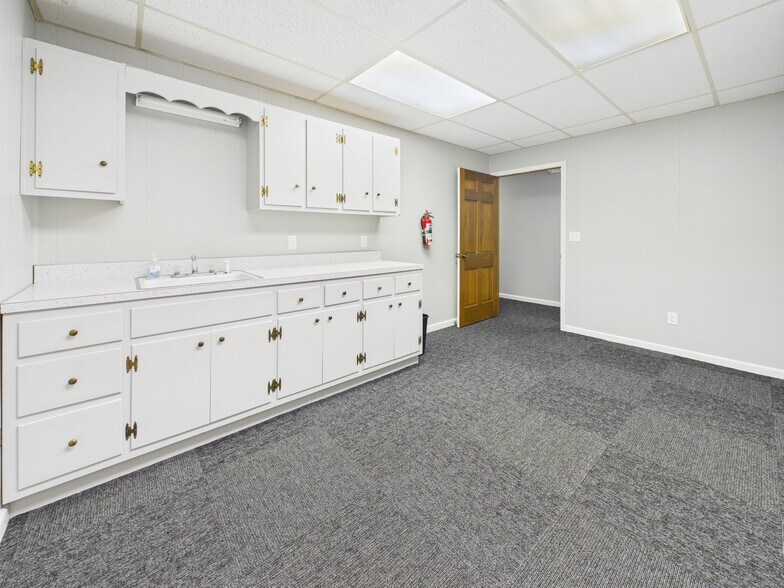 More Photos Of 427 Memorial Dr, Greenville Office For Lease