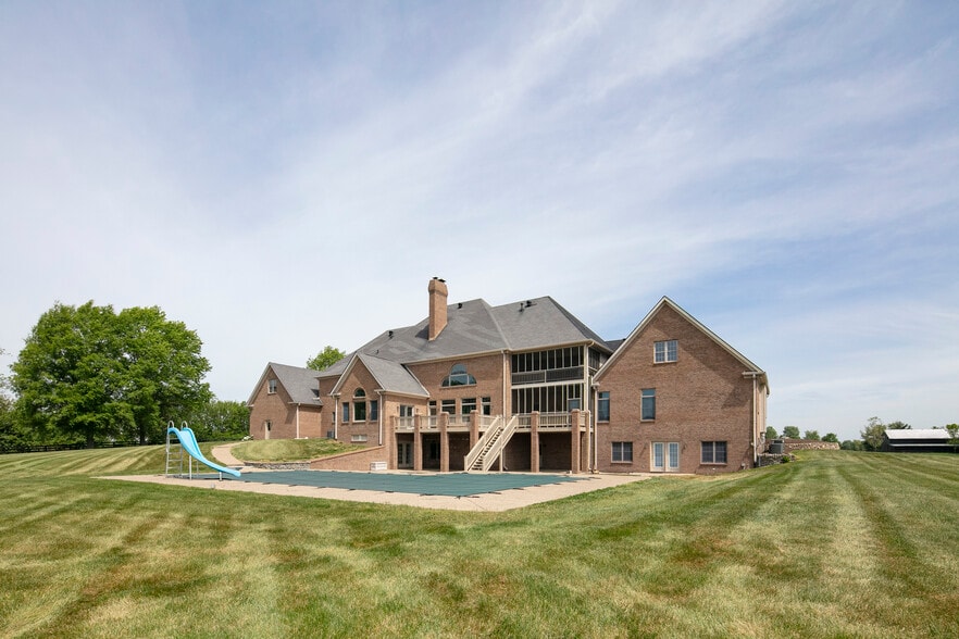 More Photos Of 4664 Lexington Rd, Winchester Specialty For Sale