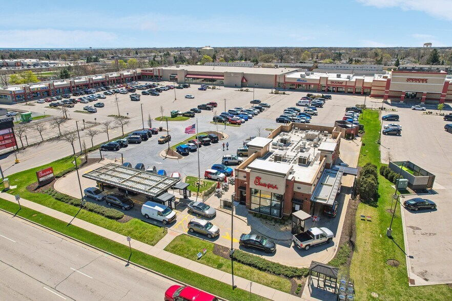 Primary Photo Of 5315 Washington Ave, Racine Fast Food For Sale