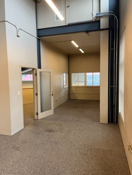 More Photos Of 1770 Airport Way S, Seattle Showroom For Lease