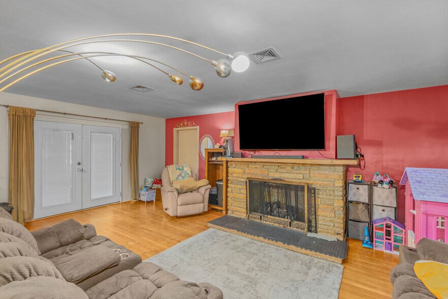 More Photos Of 2331 Congressman W L Dickinson dr, Montgomery Self Storage For Sale