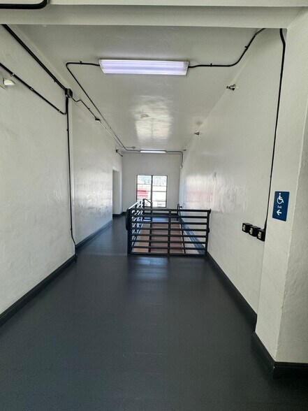 More Photos Of 7016-7024 Melrose Ave, Los Angeles Office For Sale