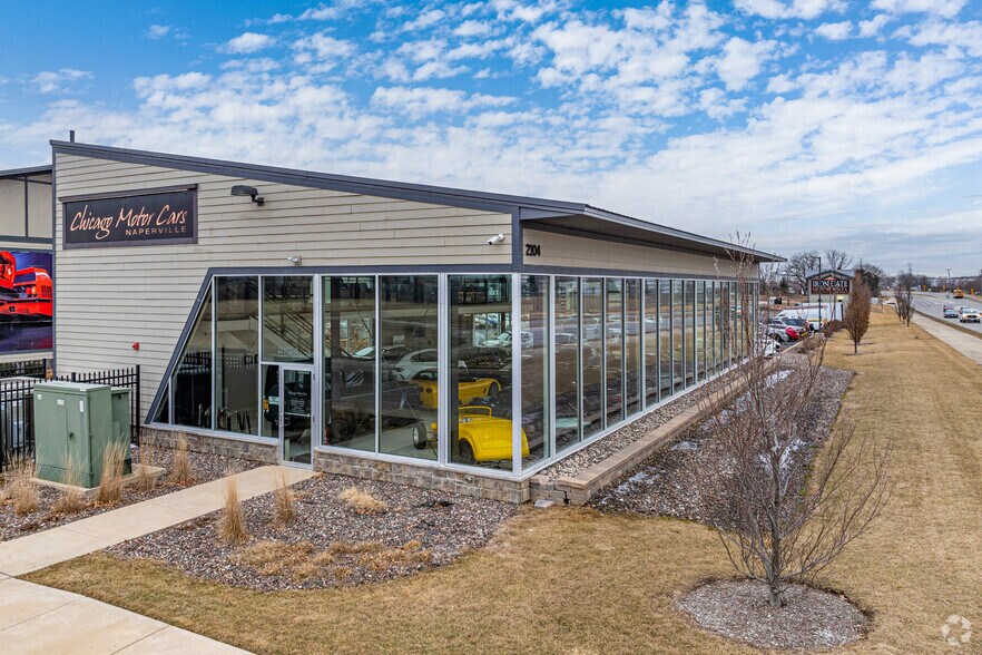 More Photos Of 2108-2260 Ferry Rd, Naperville Showroom For Sale