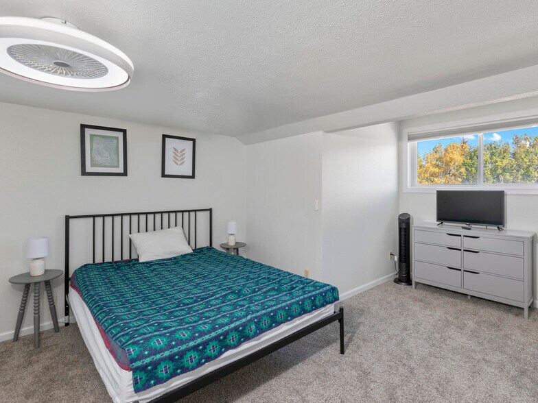 More Photos Of 609 Clinton St, Ridgway Apartments For Sale