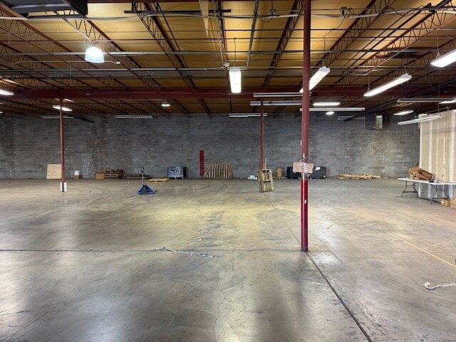 More Photos Of 520 34th St, Lubbock Warehouse For Lease