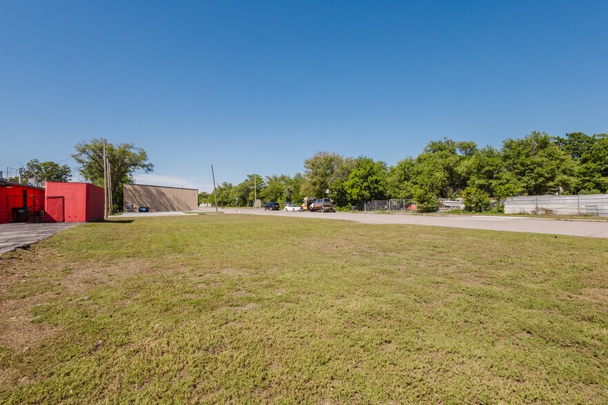 More Photos Of 0.21+/- Acres at E. Murdock & N. Washington Av ave, Wichita Land For Sale