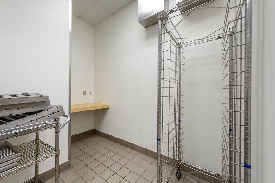 More Photos Of 101 W Lind St, Mankato Fast Food For Sale