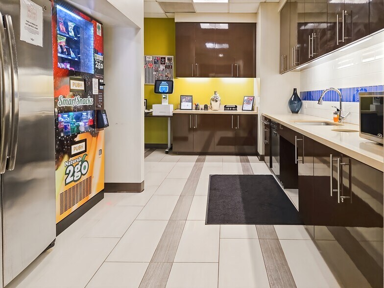 More Photos Of 2950 N Loop Fwy W, Houston Coworking Space