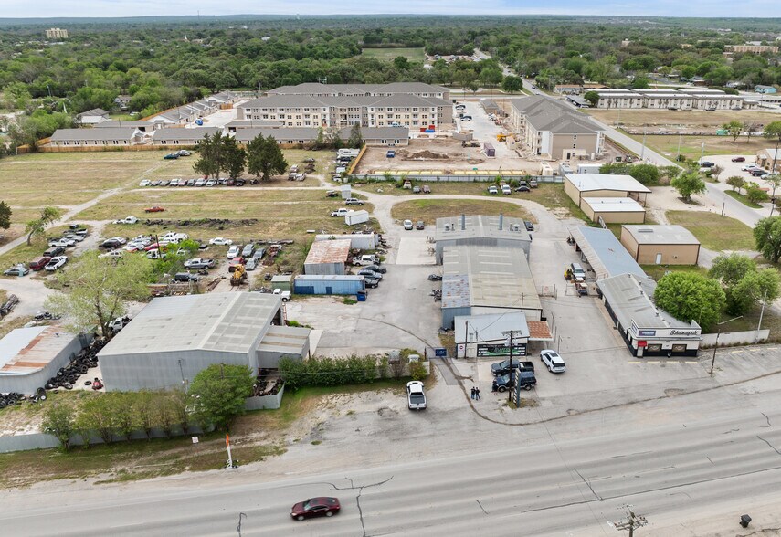 More Photos Of 955 W Kingsbury St, Seguin Auto Repair For Sale