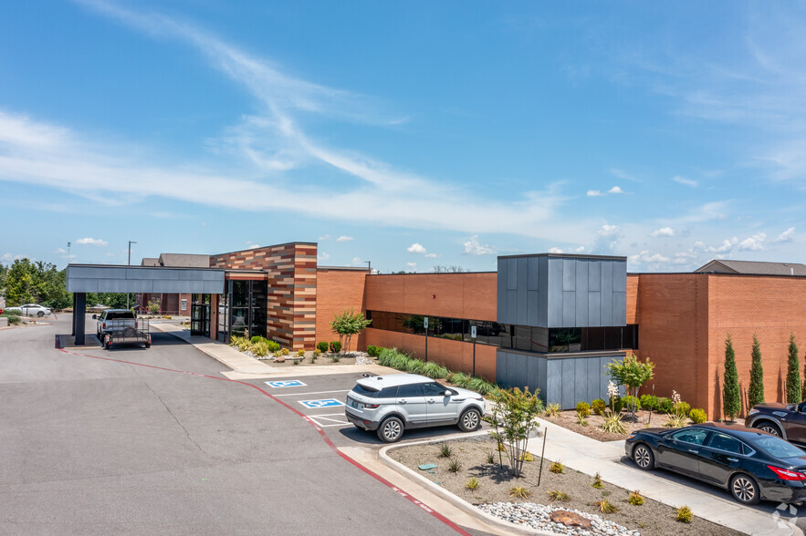 Primary Photo Of 200 N Bryant Ave, Edmond Medical For Lease