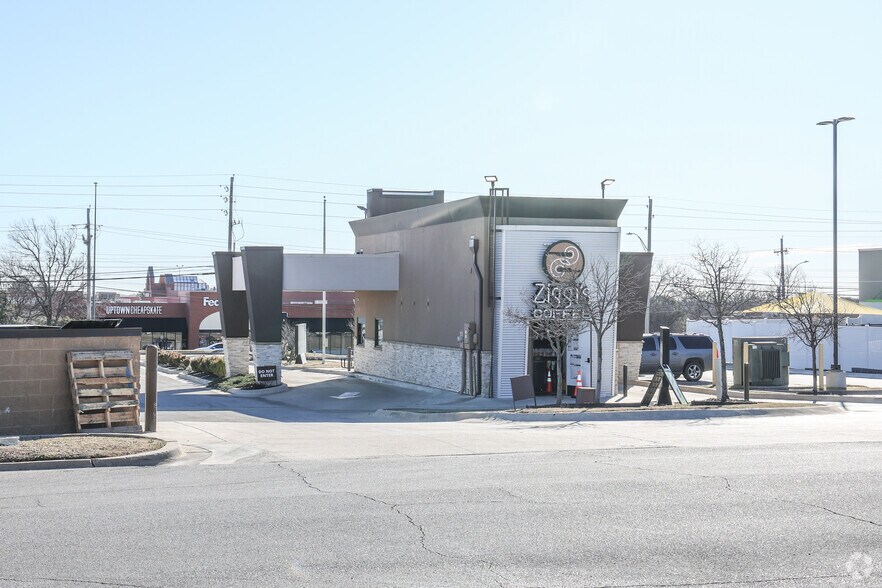 More Photos Of 6134 S Memorial Dr, Tulsa General Retail For Sale
