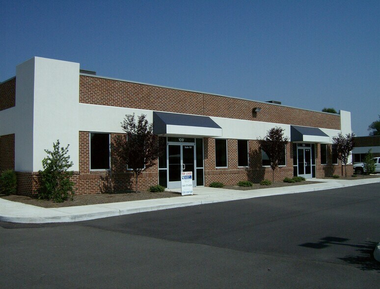More Photos Of 109 Olde Greenwich Dr, Fredericksburg Office For Lease