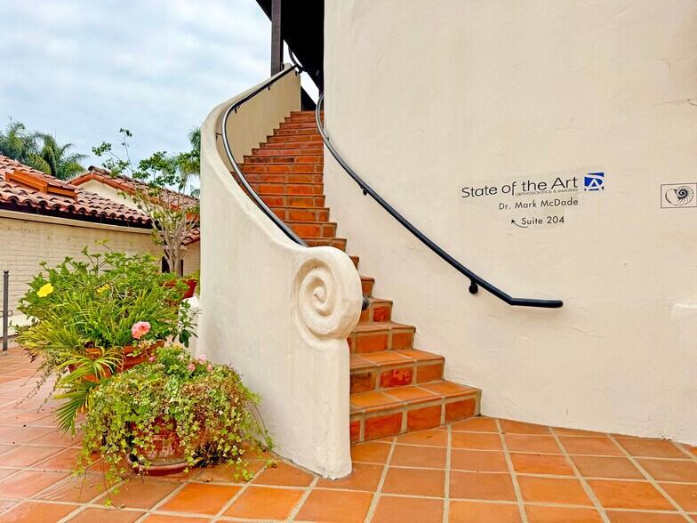 More Photos Of 1525 State St, Santa Barbara Serviced Offices For Sale