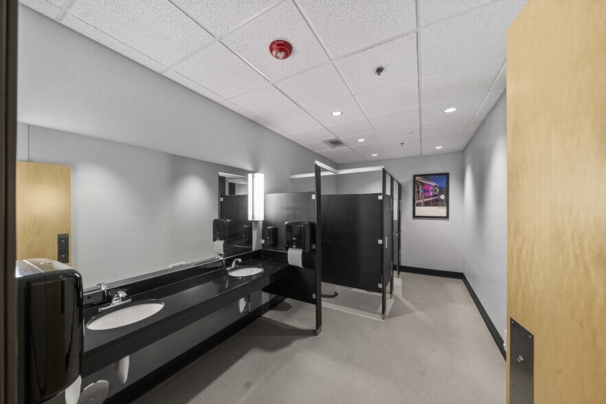 More Photos Of 1920 Garrett St, Enumclaw Industrial For Sale