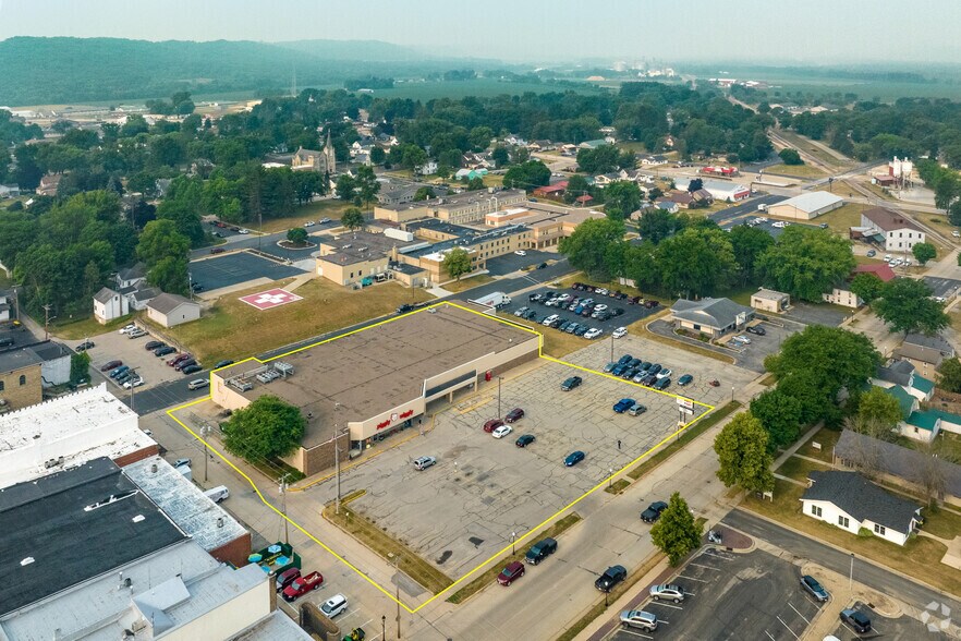 More Photos Of 106 W Oak St, Boscobel Supermarket For Sale