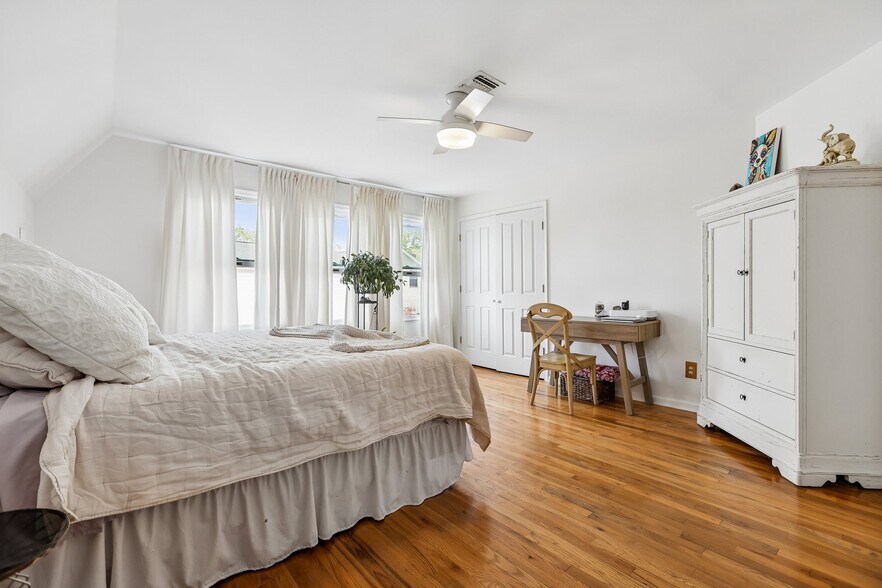 More Photos Of 622 Main St, Avon By The Sea Storefront Retail Residential For Sale