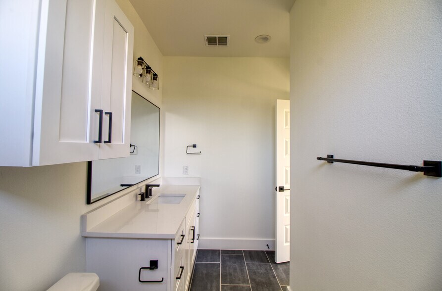 More Photos Of 2608 Bristol Dr, Austin Multifamily For Sale