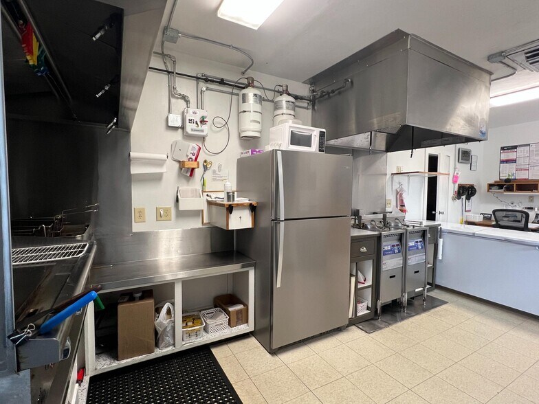 More Photos Of 112 McPherson St, Crawford Restaurant For Sale