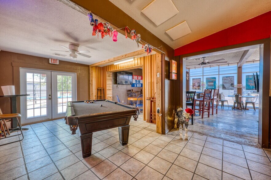 More Photos Of 106 Sunrise Dr, Sunrise Beach Restaurant For Sale