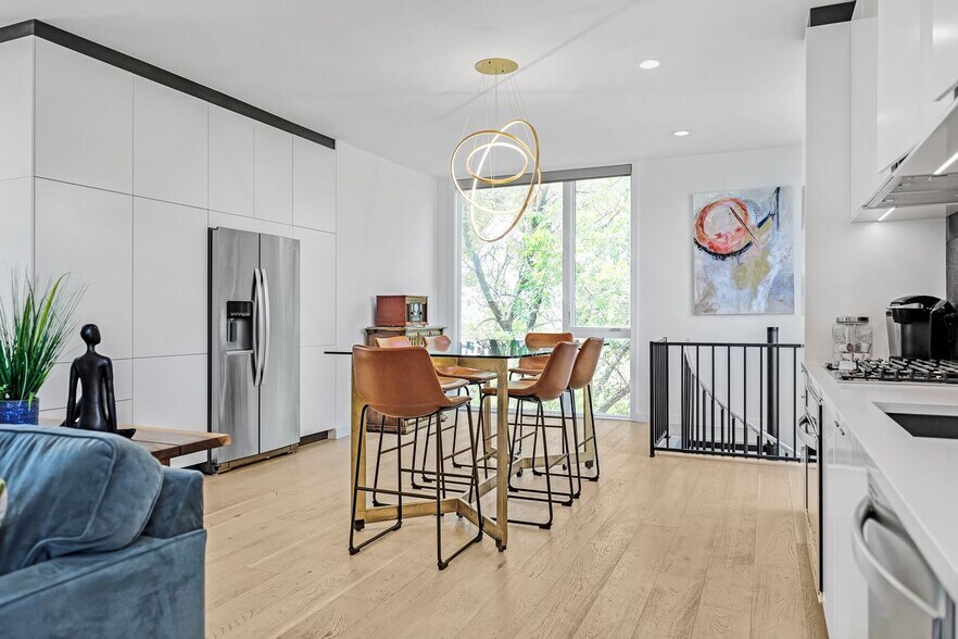 More Photos Of 2208 Lake Austin Blvd, Austin Office Residential For Sale