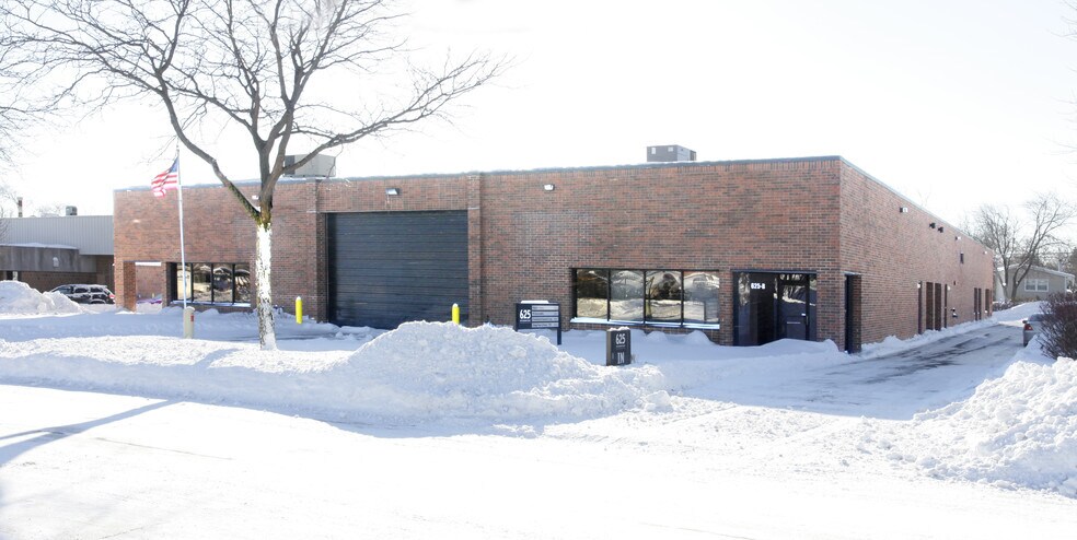 More Photos Of 625 W University Dr, Arlington Heights Warehouse For Lease