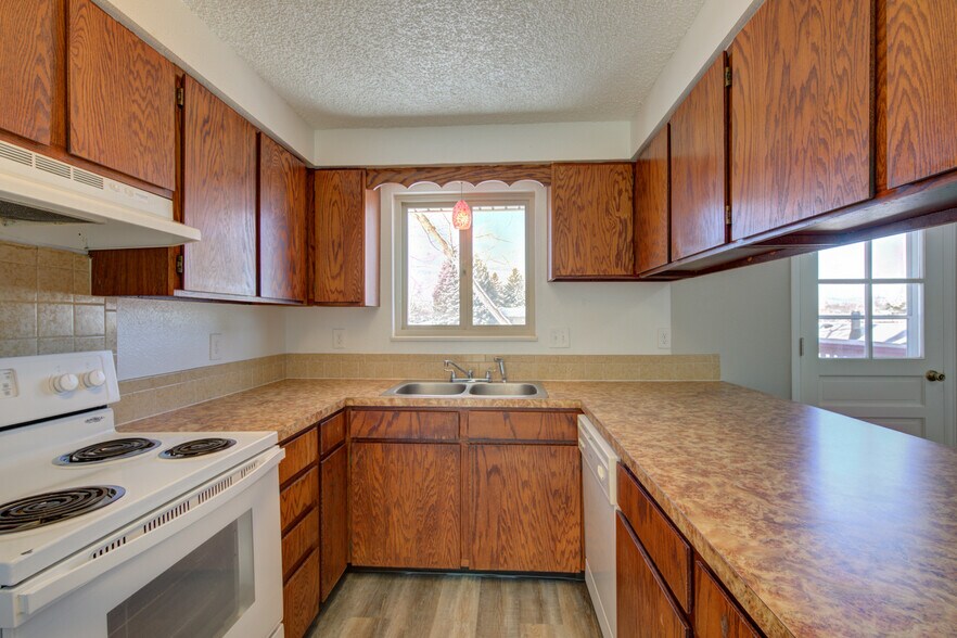 More Photos Of 1331 Merl Pl, Longmont Apartments For Sale