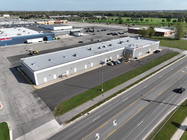 More Photos Of 1605 1st St S, Willmar Storefront For Lease