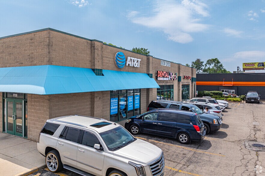 Primary Photo Of 1724-1728 W Jefferson St, Joliet General Retail For Lease