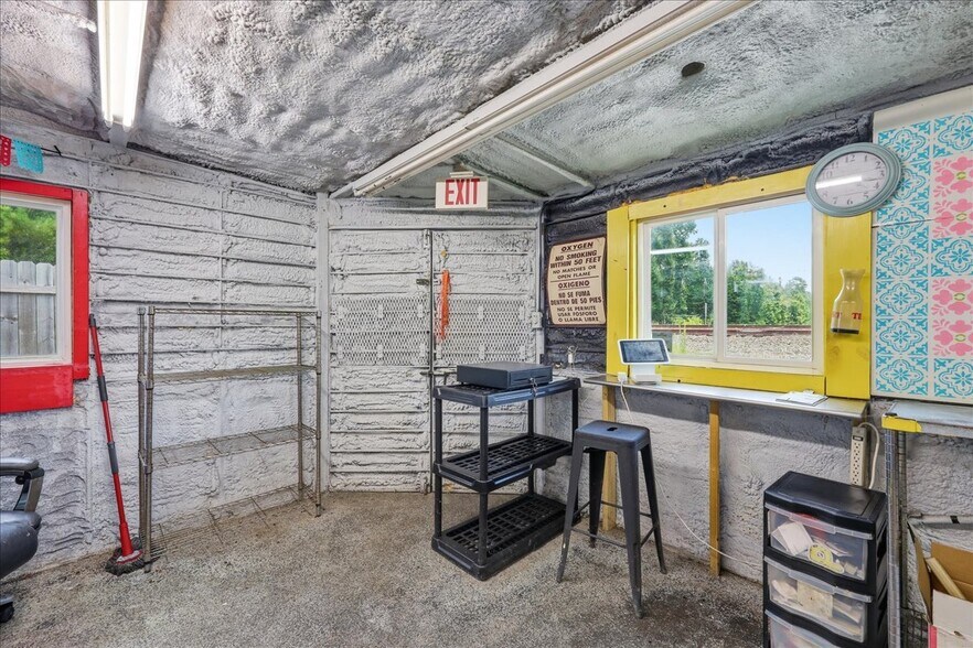 More Photos Of 5720 16th St, Orange Flex For Sale