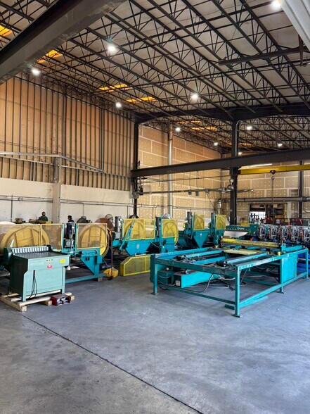 More Photos Of 520 Jack Enders Blvd, Berryville Flex For Lease